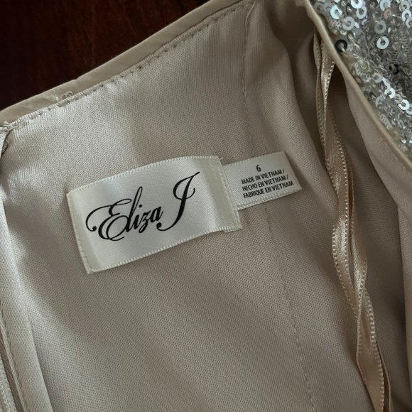 NWT ELIZA J Sequined Blouson Shift Dress Silver size 6 Wedding Guest Evening - Picture 4 of 10